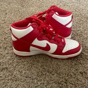 red high top dunks